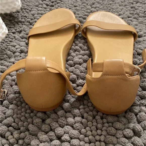 Secra Poppy Sandals Sz. 9 EUC - Picture 4 of 6